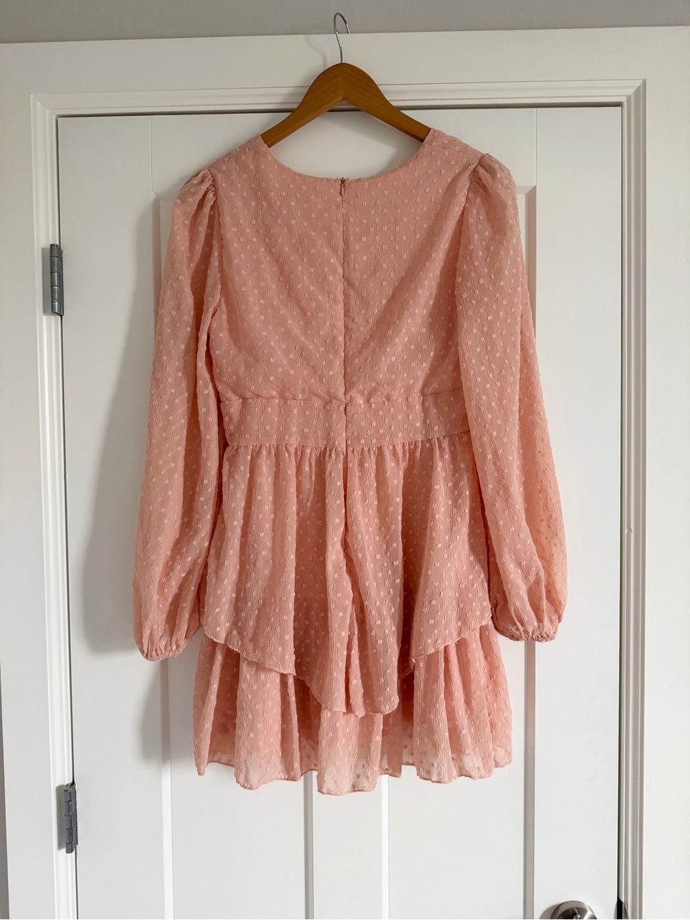 V-Neck Long Sleeve Tiered Mini Dress in Coral   size M - Picture 14 of 17